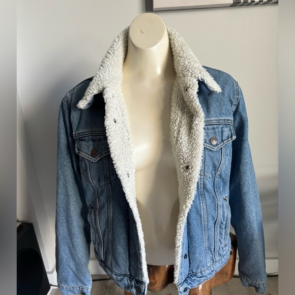 Levi’s Denim & Sherpa Warm Vintage Style Trucker Jean Jacket Size Medium - Picture 5 of 11